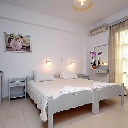 Ξενοδοχείο με διαμερίσματα Golden Down Town Naxos City