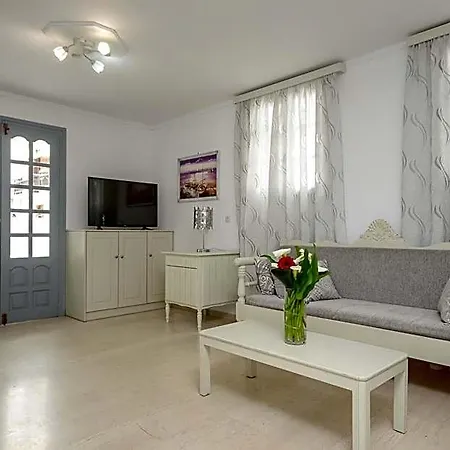 Golden Down Town Ξενοδοχείο με διαμερίσματα 4*