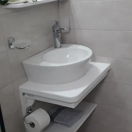 Golden Down Town מלון דירות Naxos City